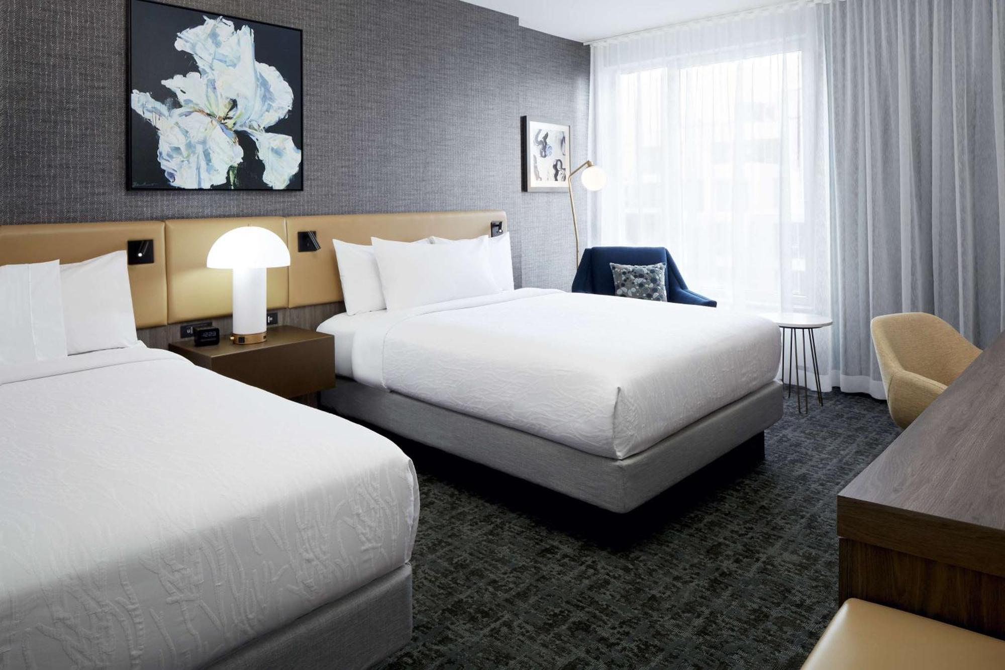 Hilton Garden Inn Montreal Midtown, Quebec, Canada Экстерьер фото